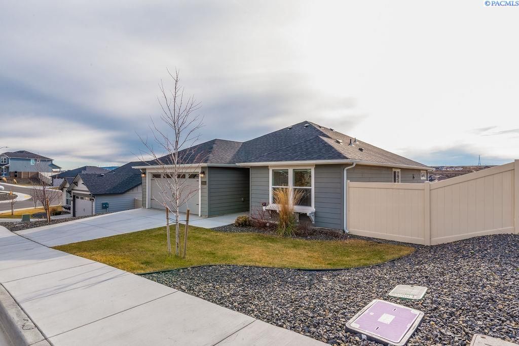 Photo of 2664 S Wilson St, Kennewick, WA 99338 (MLS # 289836)