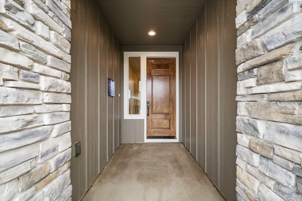 Photo of 2370 Waterhill #44, Richland, WA 99352 (MLS # 291695)