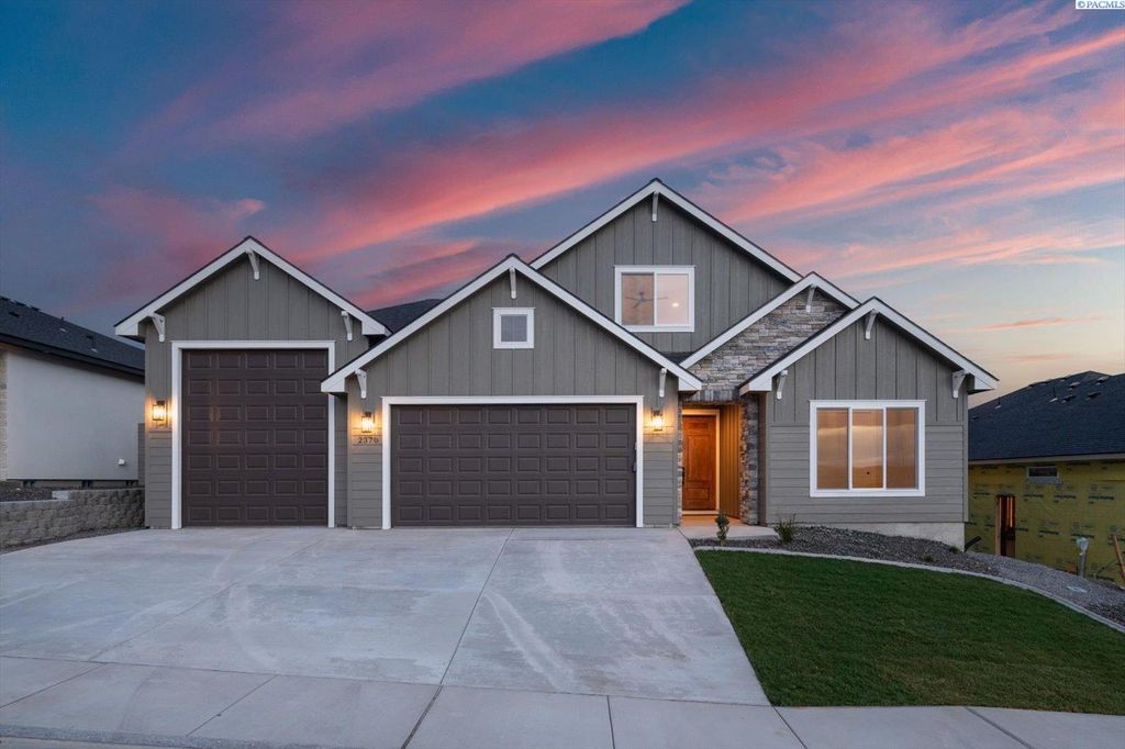 Photo of 2370 Waterhill #44, Richland, WA 99352 (MLS # 291695)