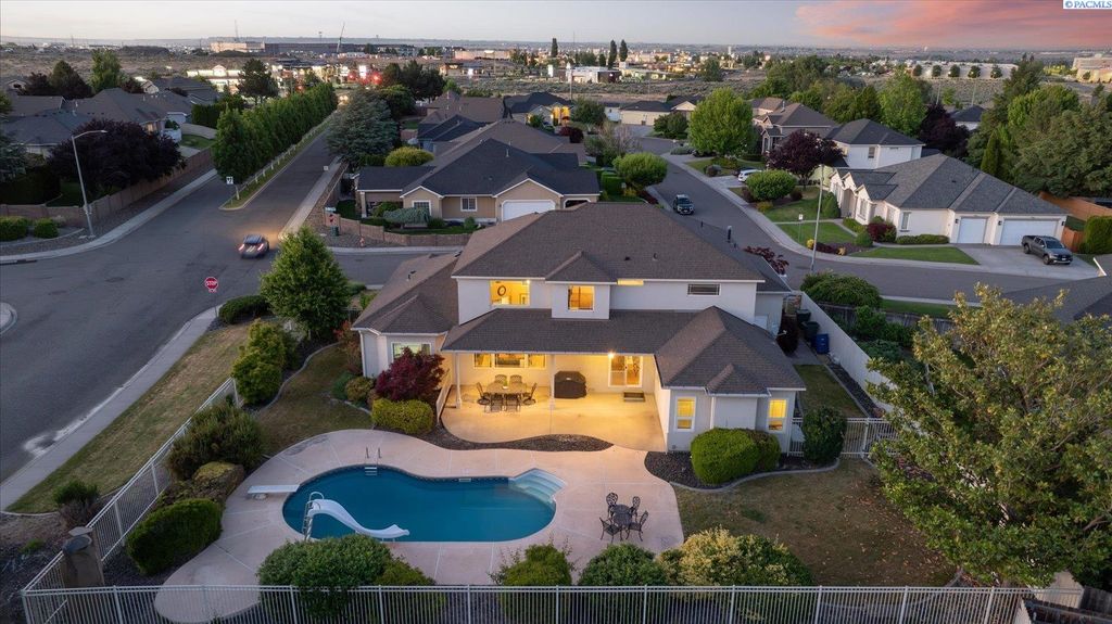 Photo of 3493 Hanstead St, Richland, WA 99352 (MLS # 290148)