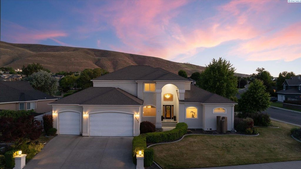 Photo of 3493 Hanstead St, Richland, WA 99352 (MLS # 290148)