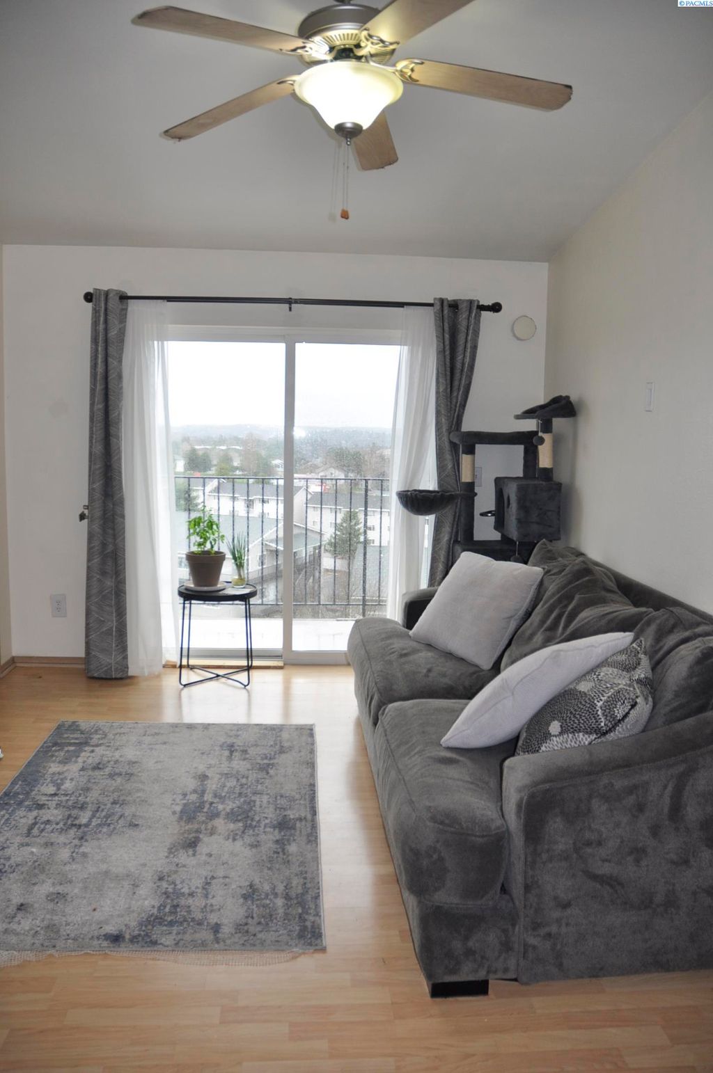 Photo of 1645 NE Merman Dr. #b-301 Dr, Pullman, WA 99163 (MLS # 291724)