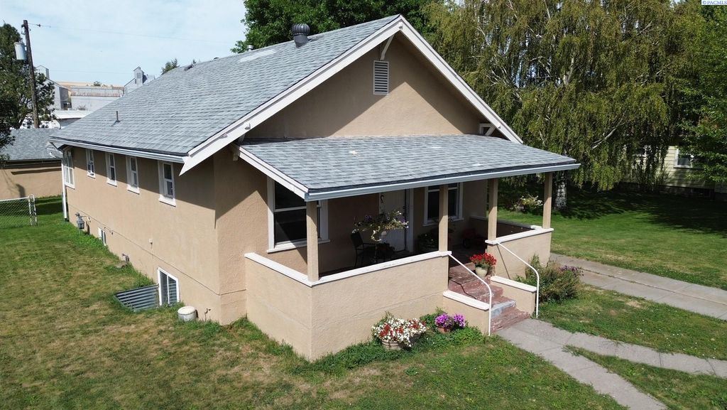 Photo of 7 E Liberty St, St. John, WA 99171 (MLS # 288780)