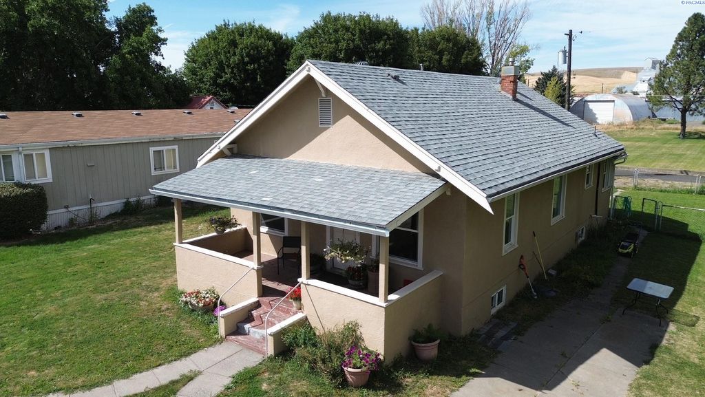 Photo of 7 E Liberty St, St. John, WA 99171 (MLS # 288780)