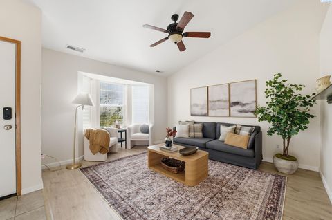 Photo of 3826 W Grand Ronde Ave, Kennewick, WA 99336 (MLS # 288985)