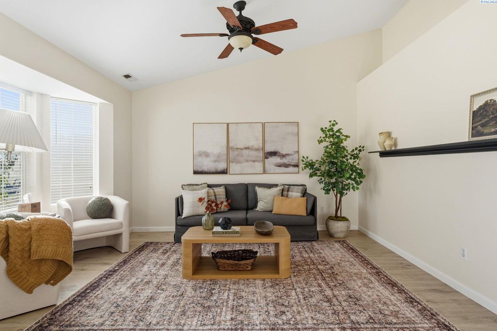 Photo of 3826 W Grand Ronde Ave, Kennewick, WA 99336 (MLS # 288985)