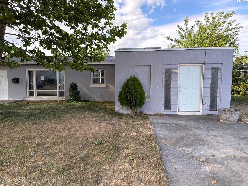 Photo of 309 E 2nd Ave, Kennewick, WA 99336 (MLS # 293043)