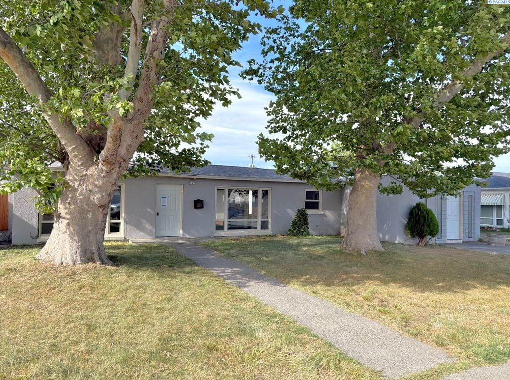 Photo of 309 E 2nd Ave, Kennewick, WA 99336 (MLS # 293043)
