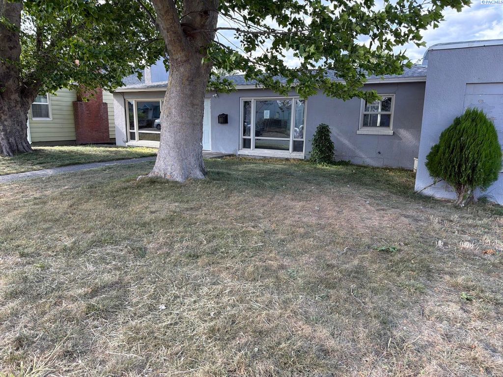 Photo of 309 E 2nd Ave, Kennewick, WA 99336 (MLS # 293043)