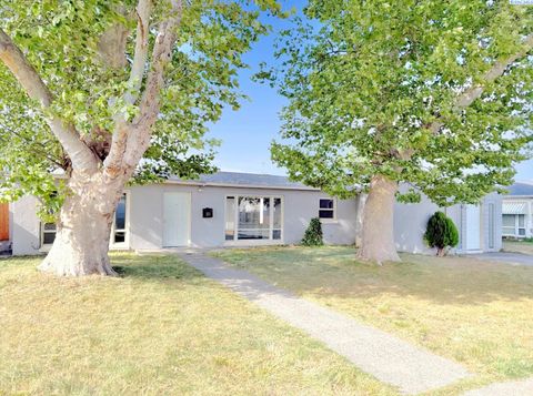 Photo of 309 E 2nd Ave, Kennewick, WA 99336 (MLS # 293043)