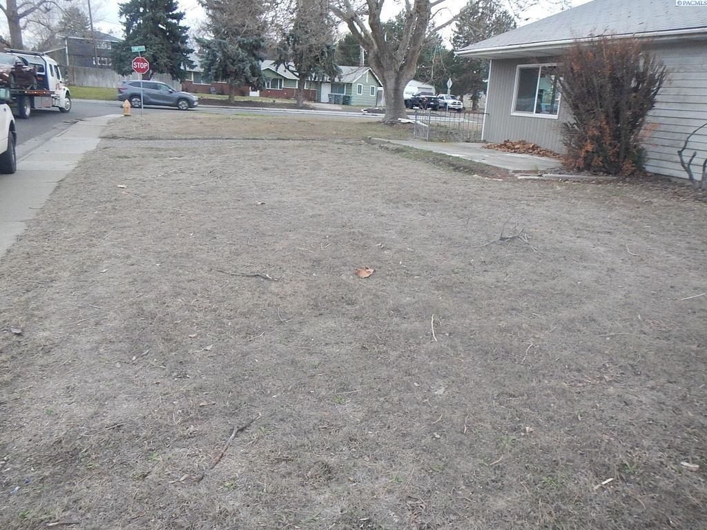 Photo of 1003 Elm Ave, Richland, WA 99352 (MLS # 290699)