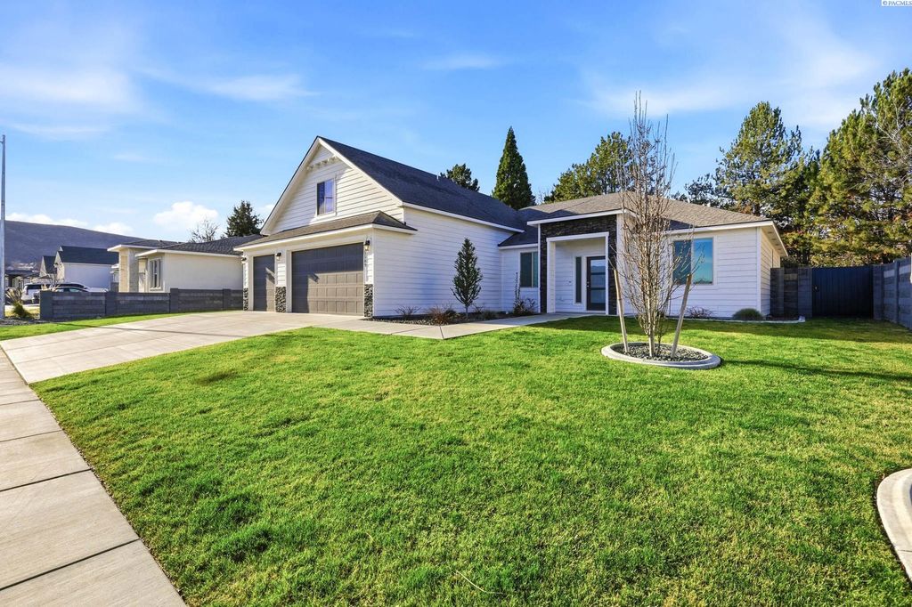 Photo of 1589 Livorno Ave, Richland, WA 99352 (MLS # 289843)