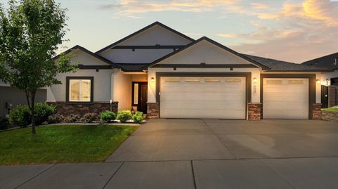Photo of 2527 Morris Ave, Richland, WA 99352 (MLS # 294399)