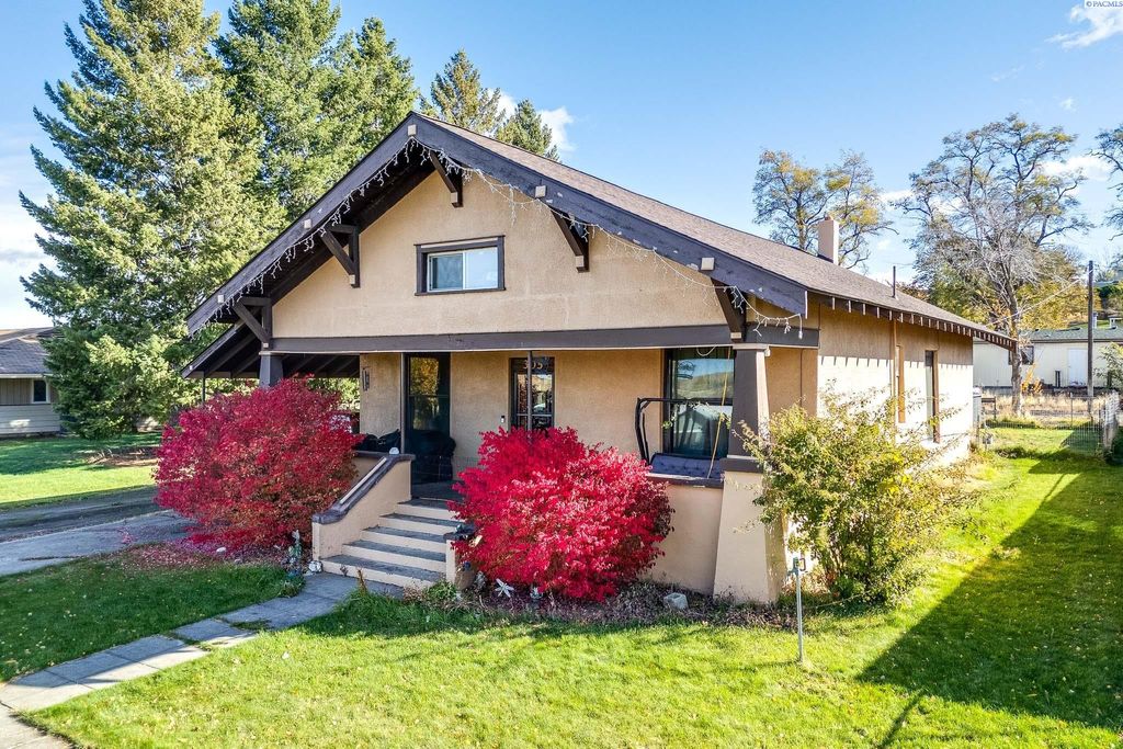 Photo of 305 S Whitman Ave, La Crosse, WA 99143 (MLS # 290785)