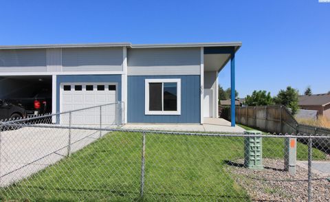 Photo of 605 S Cedar Avenue, Pasco, WA 99301 (MLS # 286617)