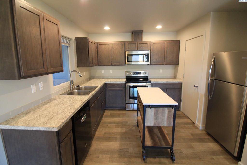Photo of 605 S Cedar Avenue, Pasco, WA 99301 (MLS # 286617)