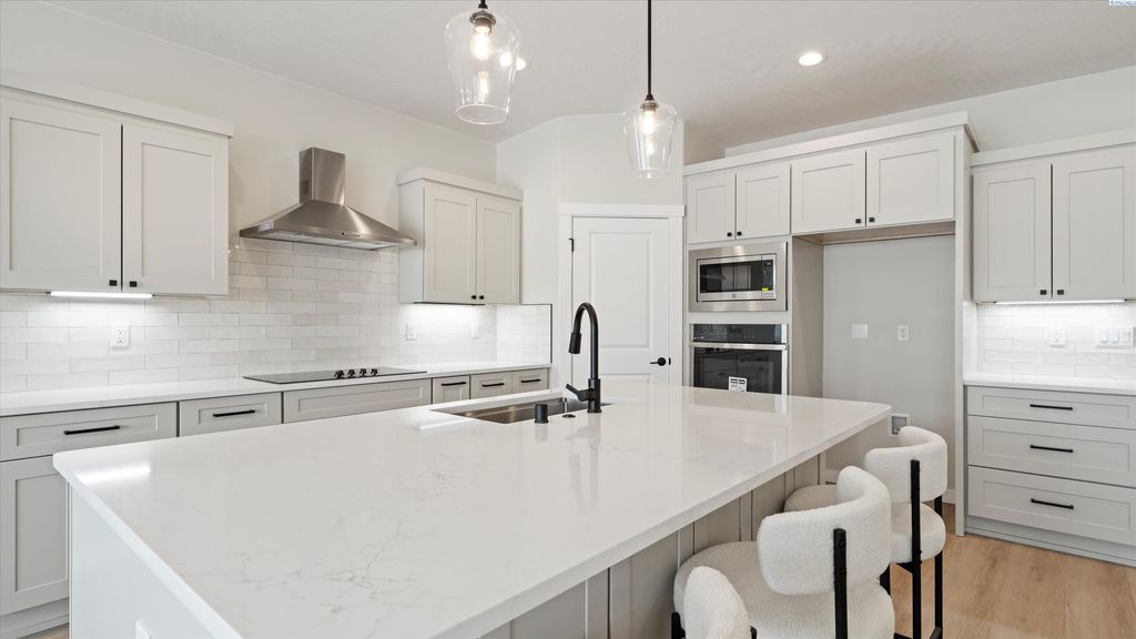 Photo of 1334 Kalani Ct, West Richland, WA 99353 (MLS # 288384)