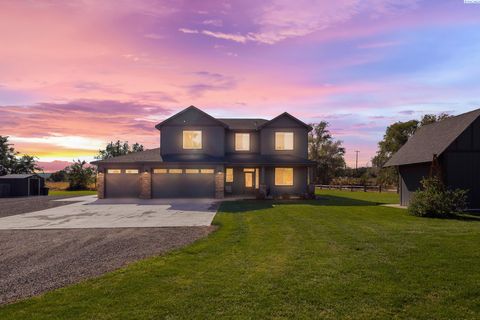 Photo of 5103 E Tilstra Rd, Benton City, WA 99320 (MLS # 287984)