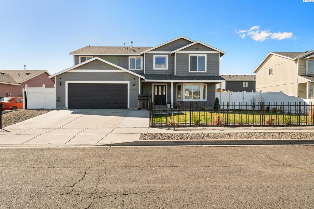Photo of 1525 S 15th St, Sunnyside, WA 98944 (MLS # 291485)