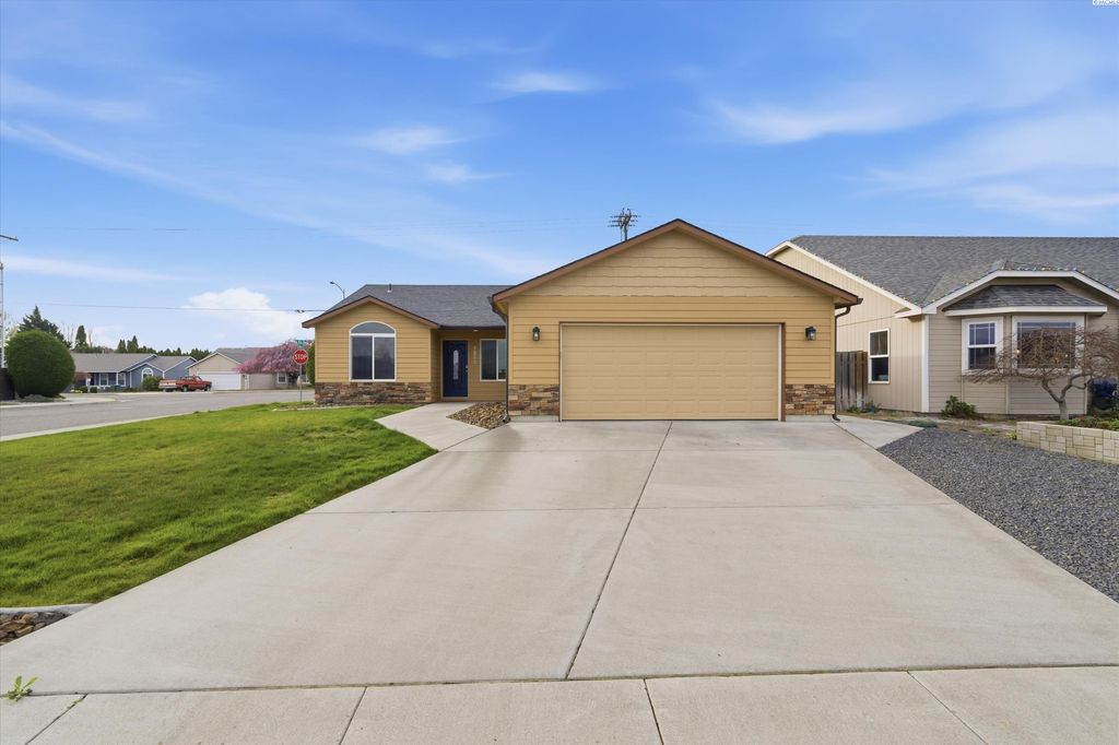 Photo of 7303 W 3rd Place, Kennewick, WA 99336 (MLS # 291547)