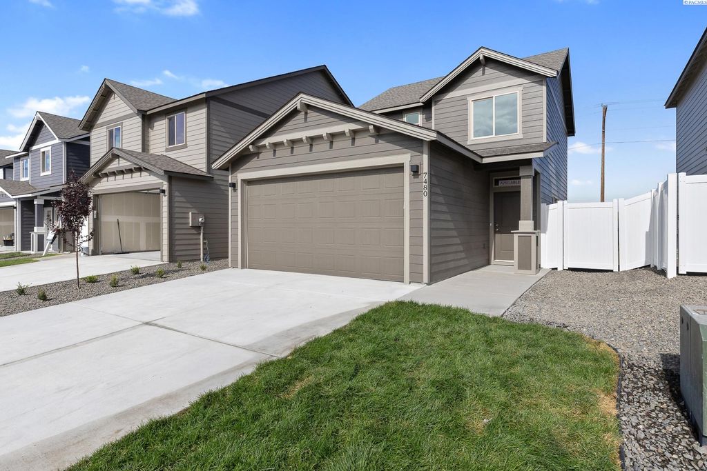 Photo of 7480 Grapevine Ct, West Richland, WA 99353 (MLS # 289791)