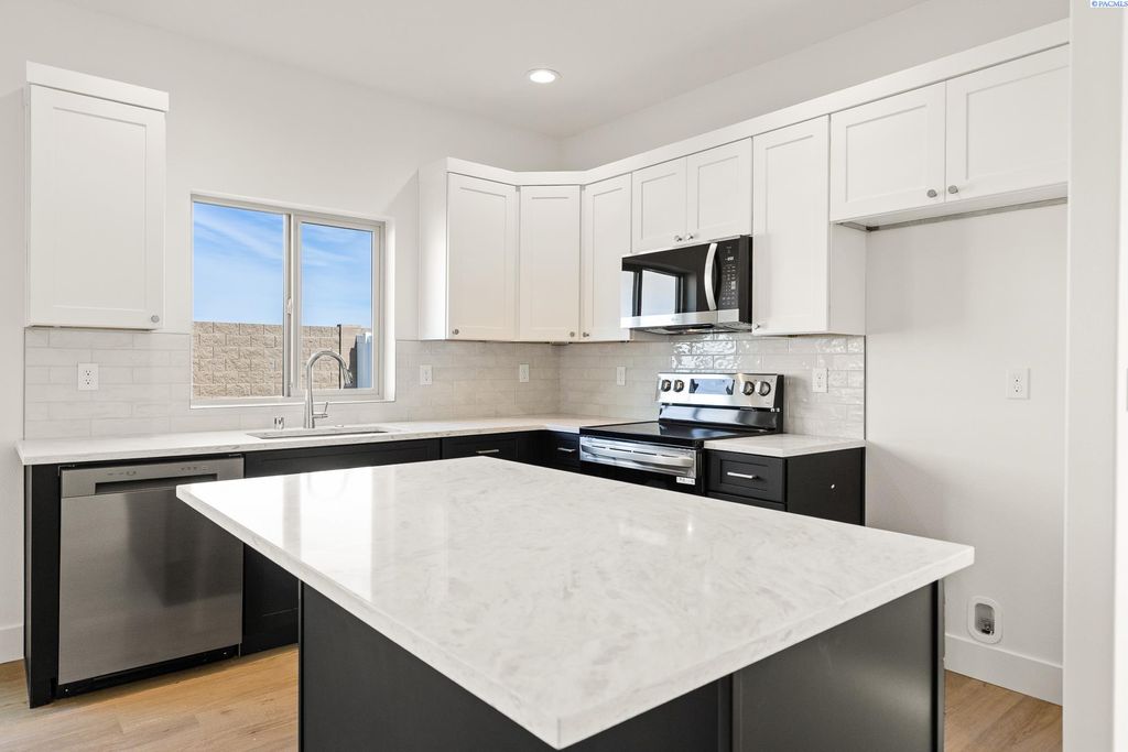 Photo of 7480 Grapevine Ct, West Richland, WA 99353 (MLS # 289791)