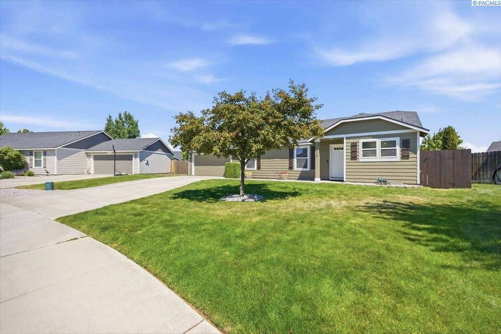 Photo of 5126 Monica St, West Richland, WA 99353 (MLS # 292748)