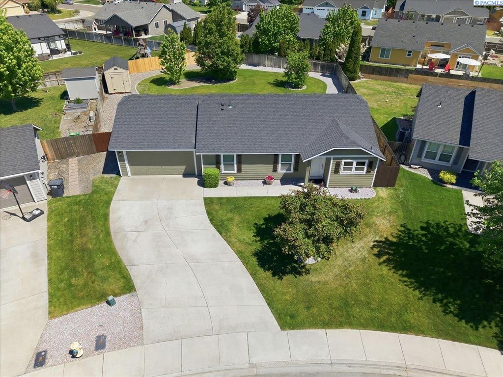Photo of 5126 Monica St, West Richland, WA 99353 (MLS # 292748)