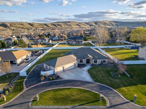 Photo of 103007 Heather Drive, Kennewick, WA 99338 (MLS # 291023)