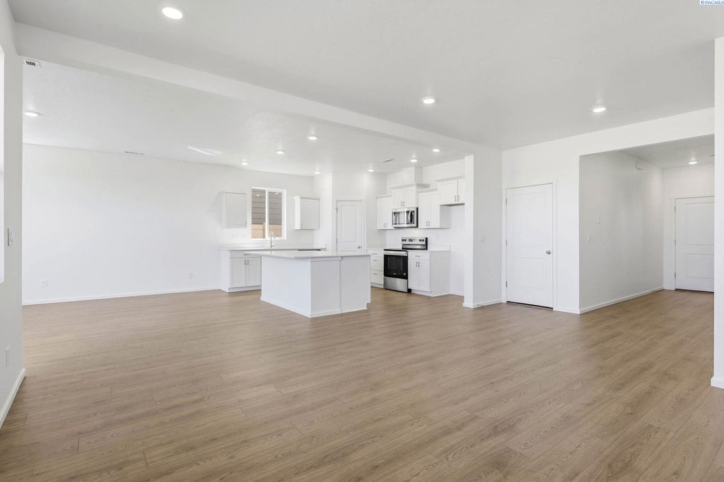 Photo of 6509 Polar Dr, Pasco, WA 99301 (MLS # 292837)