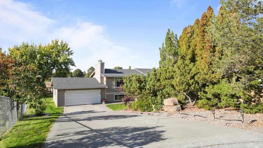 Photo of 1547 Tieton Ct, Richland, WA 99352 (MLS # 288328)