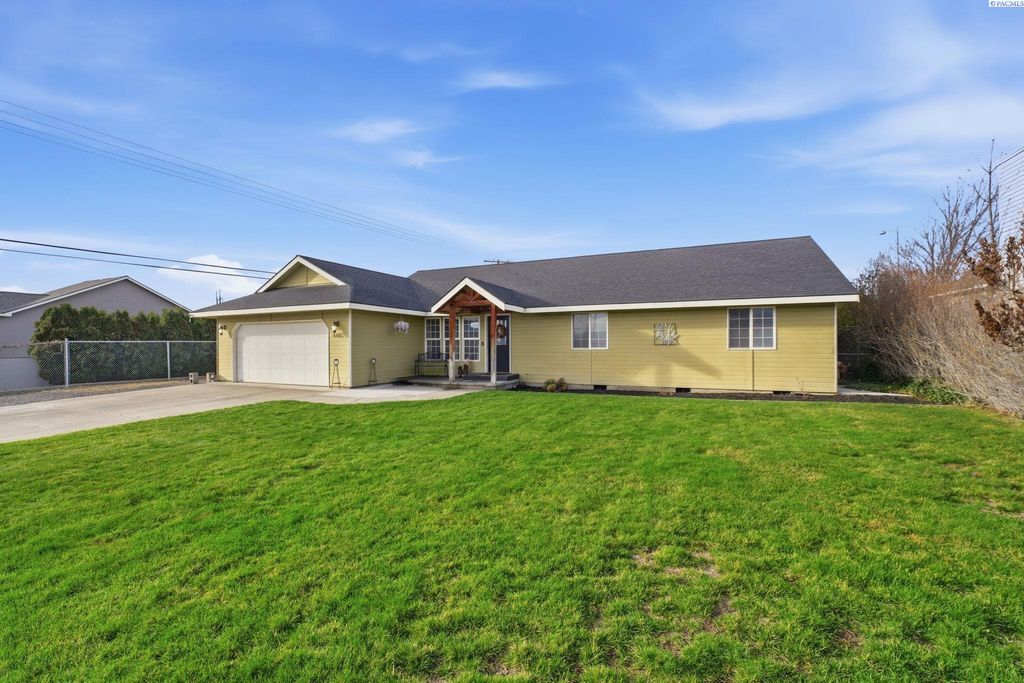 Photo of 4485 Northlake Drive, West Richland, WA 99353 (MLS # 289395)