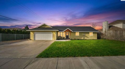 Photo of 4485 Northlake Drive, West Richland, WA 99353 (MLS # 289395)