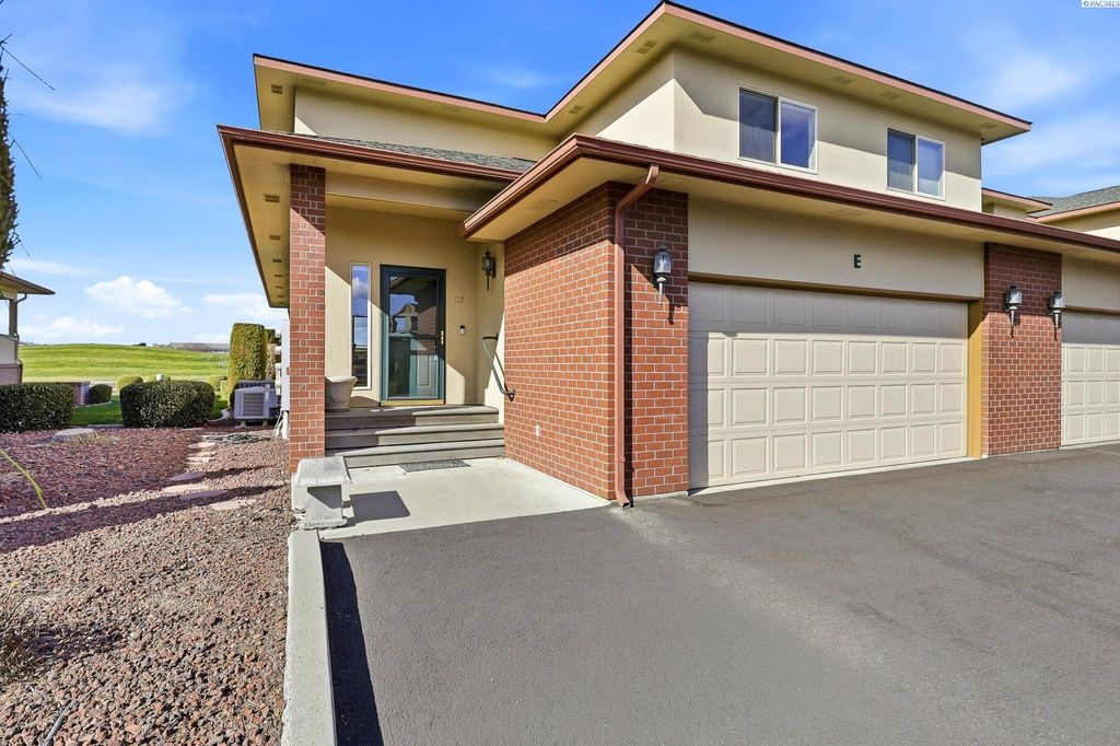 Photo of 300 Columbia Point Dr #E 117, Richland, WA 99352 (MLS # 291181)