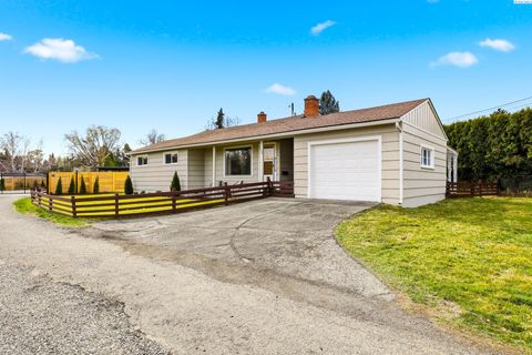 Photo of 324 Wyman Drive, Yakima, WA 98902 (MLS # 291215)