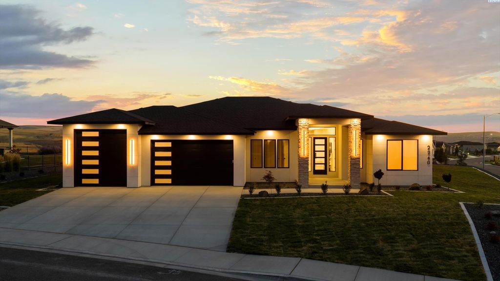 Photo of 7541 W 22nd Place, Kennewick, WA 99337 (MLS # 291463)