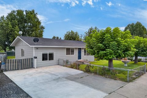 Photo of 736 W Leola St, Pasco, WA 99301 (MLS # 294959)