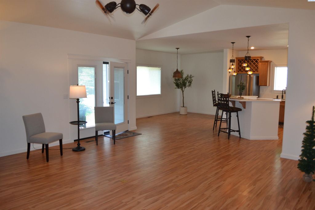 Photo of 1205 SW Hannah St, Pullman, WA 99163 (MLS # 290126)