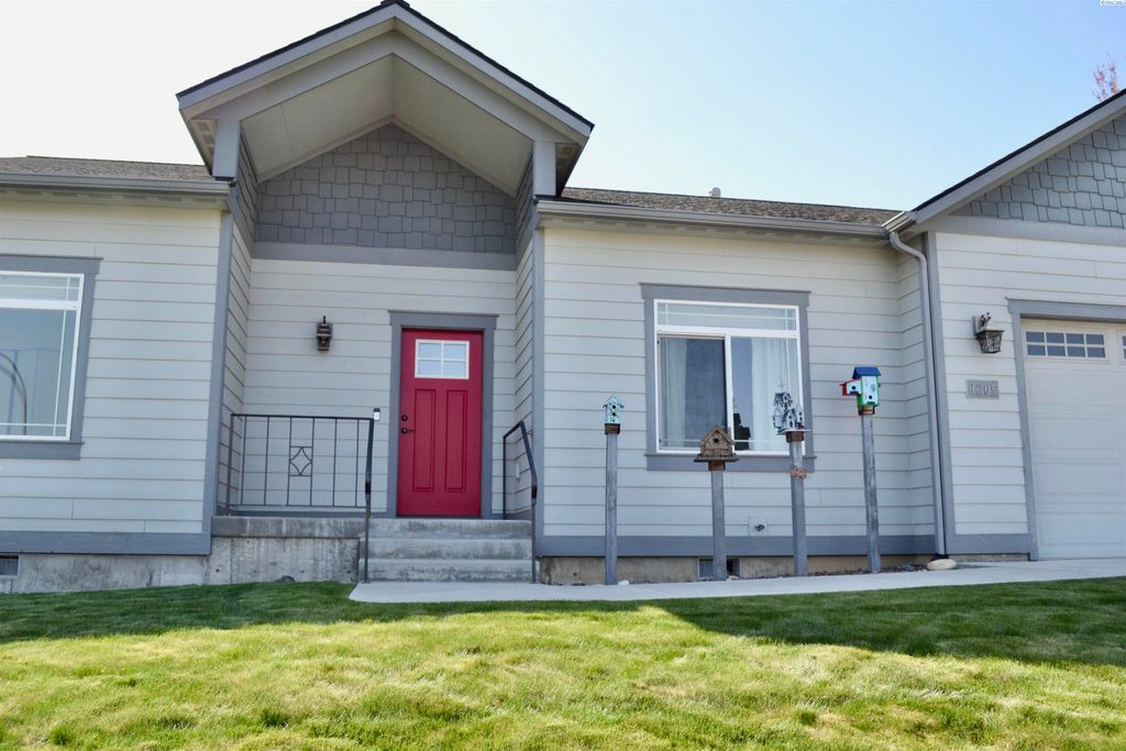 Photo of 1205 SW Hannah St, Pullman, WA 99163 (MLS # 290126)