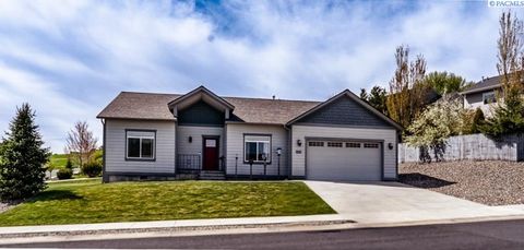 Photo of 1205 SW Hannah St, Pullman, WA 99163 (MLS # 290126)