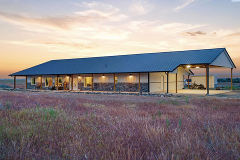 Photo of 75130 N 120 Pr Ne PR, Benton City, WA 99320 (MLS # 292894)