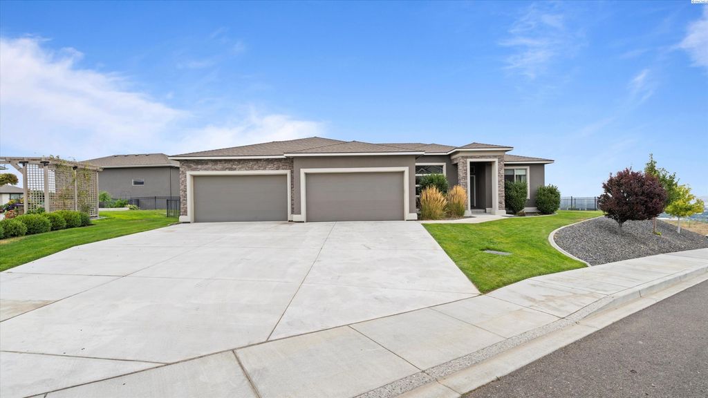 Photo of 2284 S Alaska St, Kennewick, WA 99338 (MLS # 290887)