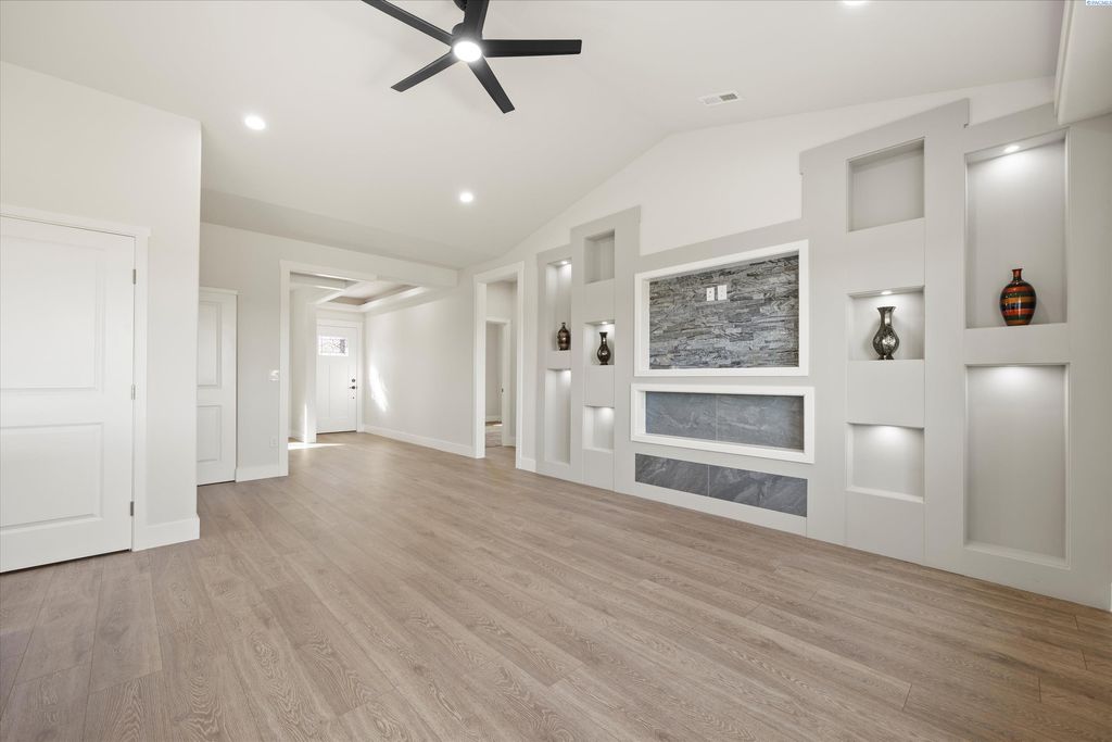 Photo of 210 Caldona Ave, Mesa, WA 99343 (MLS # 291667)