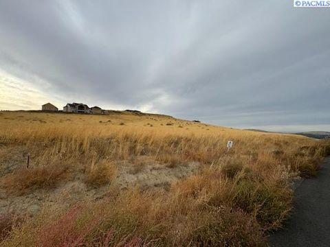 Photo of 33908 Mammoth Dr, Kennewick, WA 99338 (MLS # 290818)