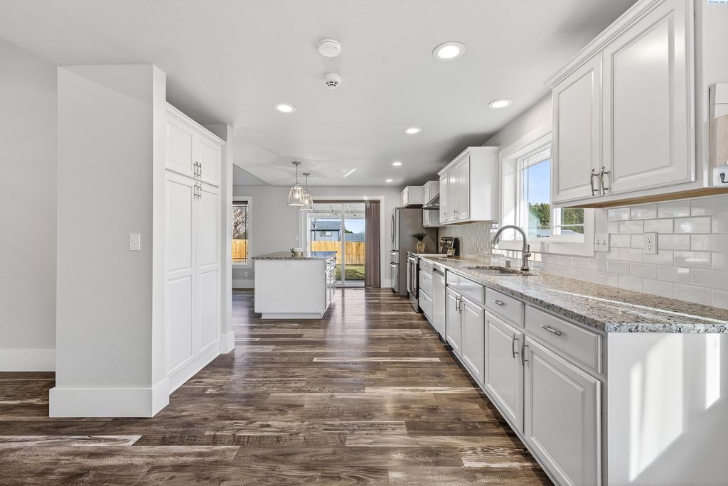 Photo of 2306 W 37th Ave, Kennewick, WA 99336 (MLS # 289532)