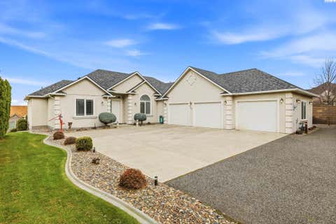 Photo of 649 Clermont Dr, Richland, WA 99352 (MLS # 290202)
