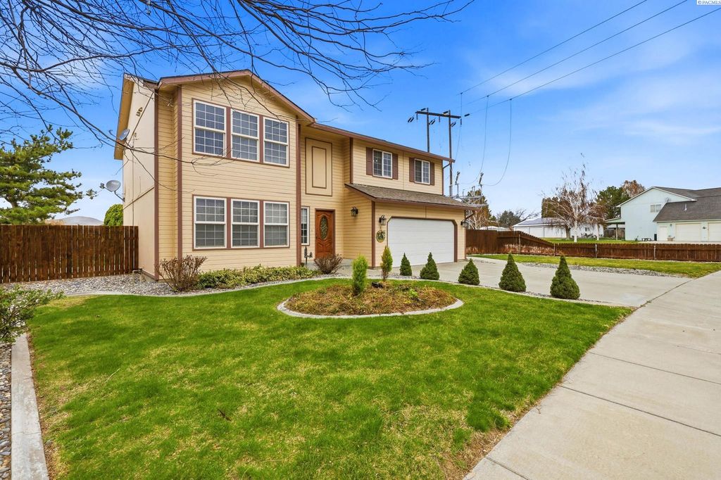 Photo of 419 N Quebec St, Kennewick, WA 99336 (MLS # 291391)