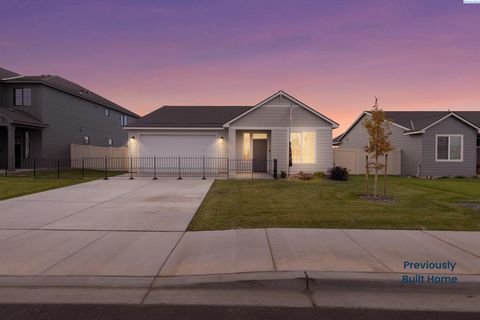 Photo of 2935 Meadowlark Ave, Richland, WA 99352 (MLS # 293165)