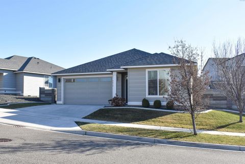 Photo of 4879 Smitty Drive, Richland, WA 99353 (MLS # 293003)