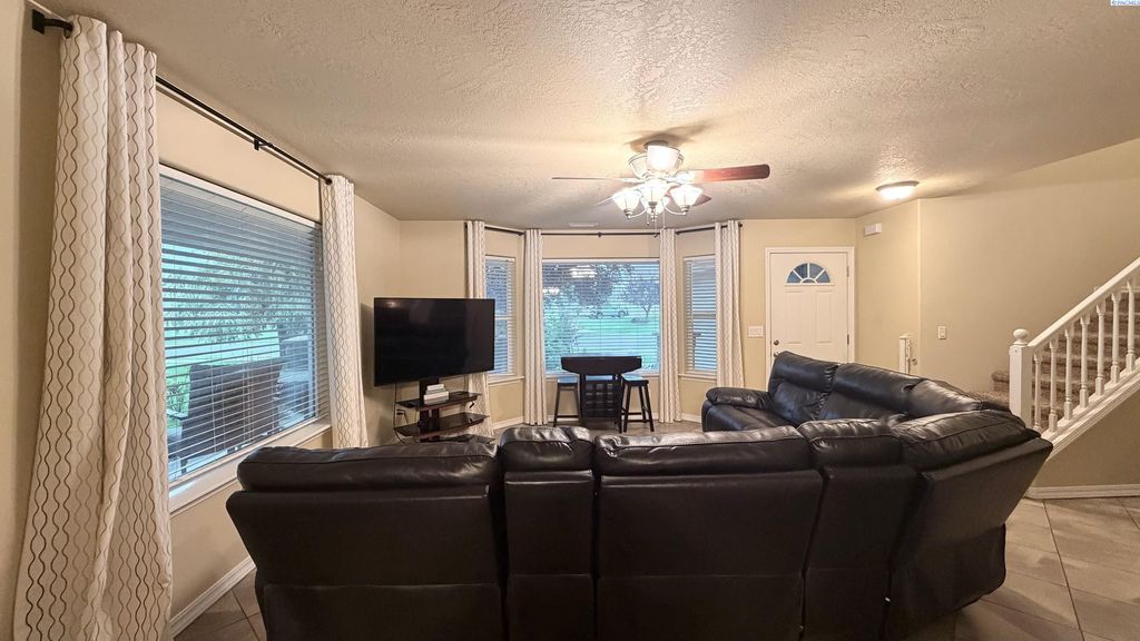 Photo of 9616 Winthrop Dr, Pasco, WA 99301 (MLS # 288168)